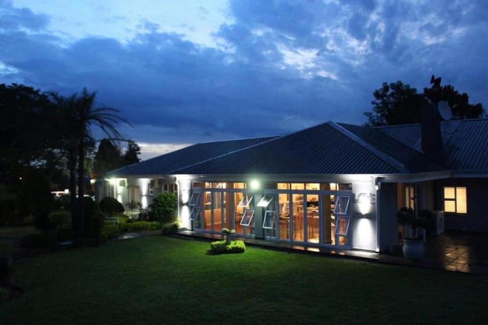 Nauntons Guest House & Wedding Venue Ladysmith Esterno foto