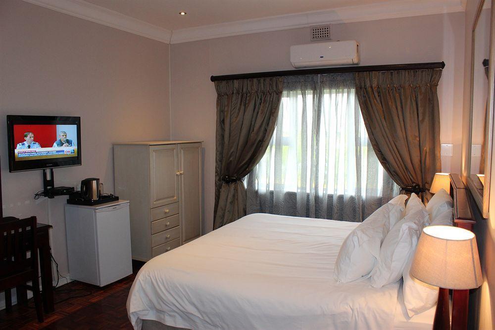 Nauntons Guest House & Wedding Venue Ladysmith Esterno foto